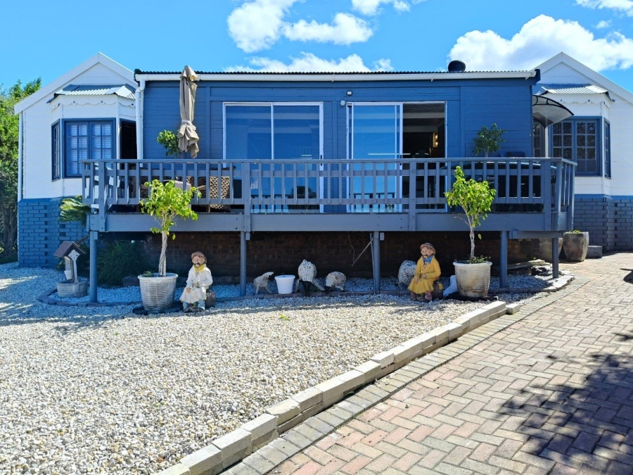 3 Bedroom Property for Sale in Wavecrest Eastern Cape